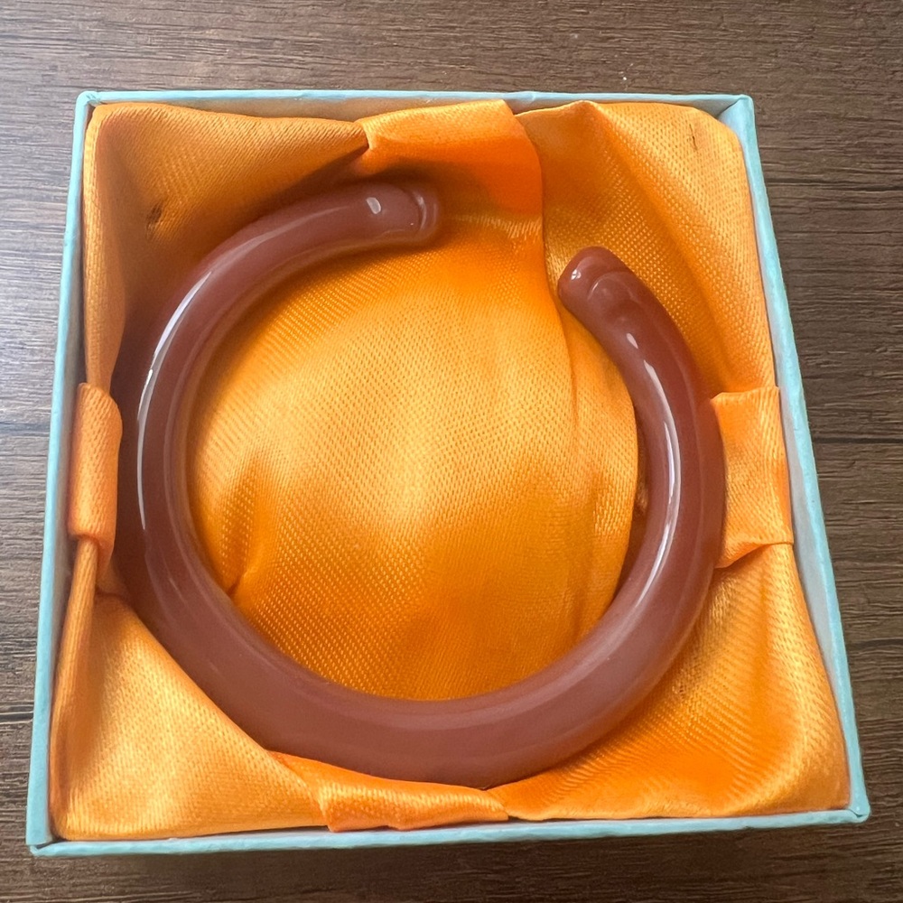 New with box Jade Cats Paw Bracelet from Thailand